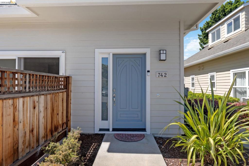 742 Cottage Ct