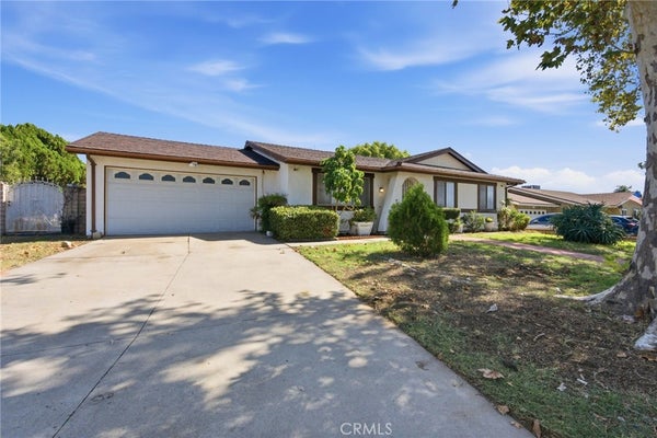 759 S ARROWHEAD AVE, RIALTO, CA 92376 - Image d6ca9b65b661dfd973dffd1d65c0a821/336689652
