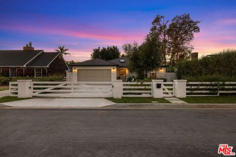 4525 Greenbush Avenue Sherman Oaks CA 91423