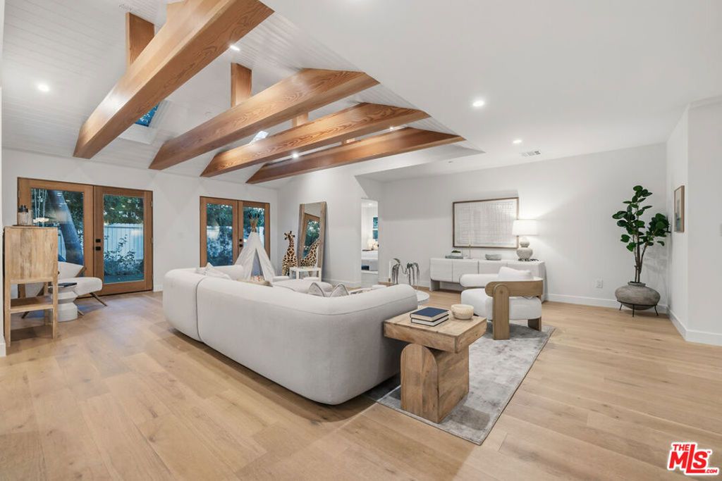 Photo of 4525 Greenbush Avenue, Sherman Oaks, CA 91423 (MLS # 25628865)