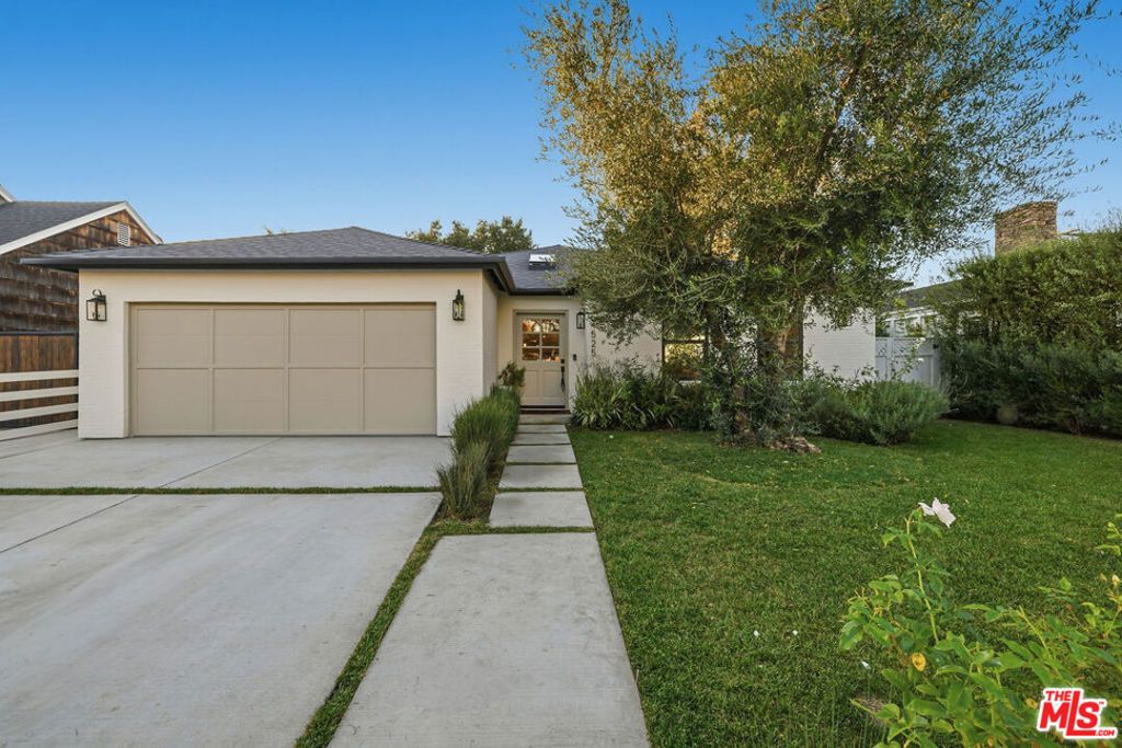Photo of 4525 Greenbush Avenue, Sherman Oaks, CA 91423 (MLS # 25628865)