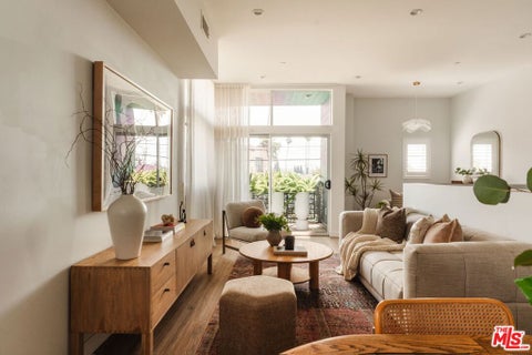 Photo of 1434 1/2 S Sycamore Avenue, Los Angeles, CA 90019 (MLS # 26991159)