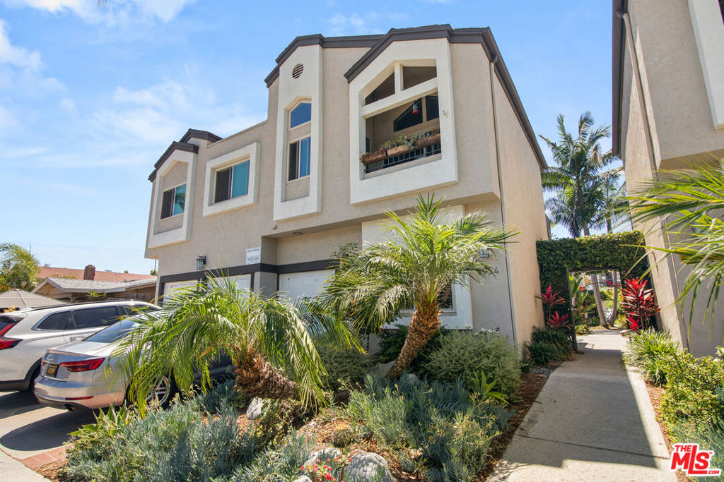 Modern Top-Floor Retreat in the Heart of North Park. Welcome to Unit 16 at 3954 Bancroft Street a stylish, top-floor condo nestled in one of San Diego's most vibrant and walkable neighborhoods. This 2-bedroom, 2-bathroom penthouse-level home offers 833 sq ft of well-designed living space, complete with vaulted ceilings, Italian porcelain tile floors, and abundant natural light streaming through newer dual-pane windows.The open-concept living area features a cozy gas fireplace and leads out to a private west-facing balcony perfect for morning coffee or sunset relaxation. The updated kitchen includes stainless steel appliances and a breakfast bar that's ideal for entertaining. Both bedrooms are generously sized, and the home includes in-unit laundry and central air conditioning for year-round comfort.Enjoy the convenience of your own private 1-car garage plus an additional tandem parking space.