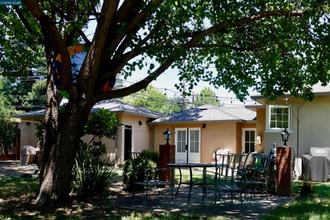 Photo of 2591 Walnut Blvd BLVD, Walnut Creek, CA 94596 (MLS # 41138430)