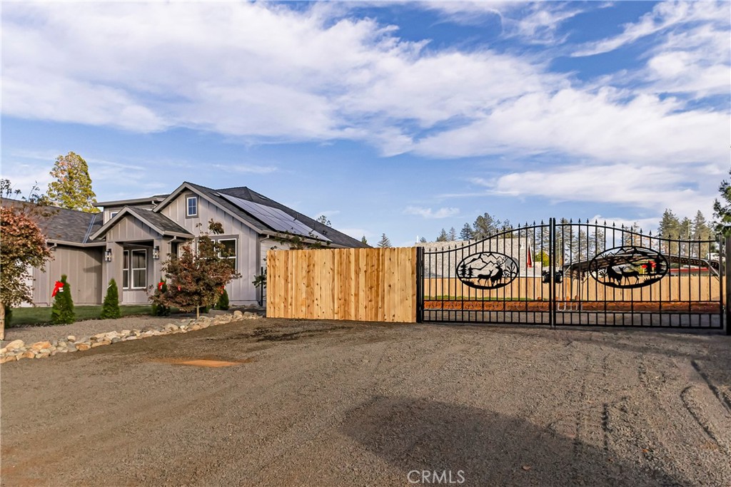 Properties 1 827 Camellia Drive