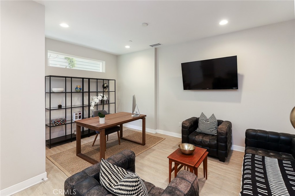 1012 Eucalipto Place