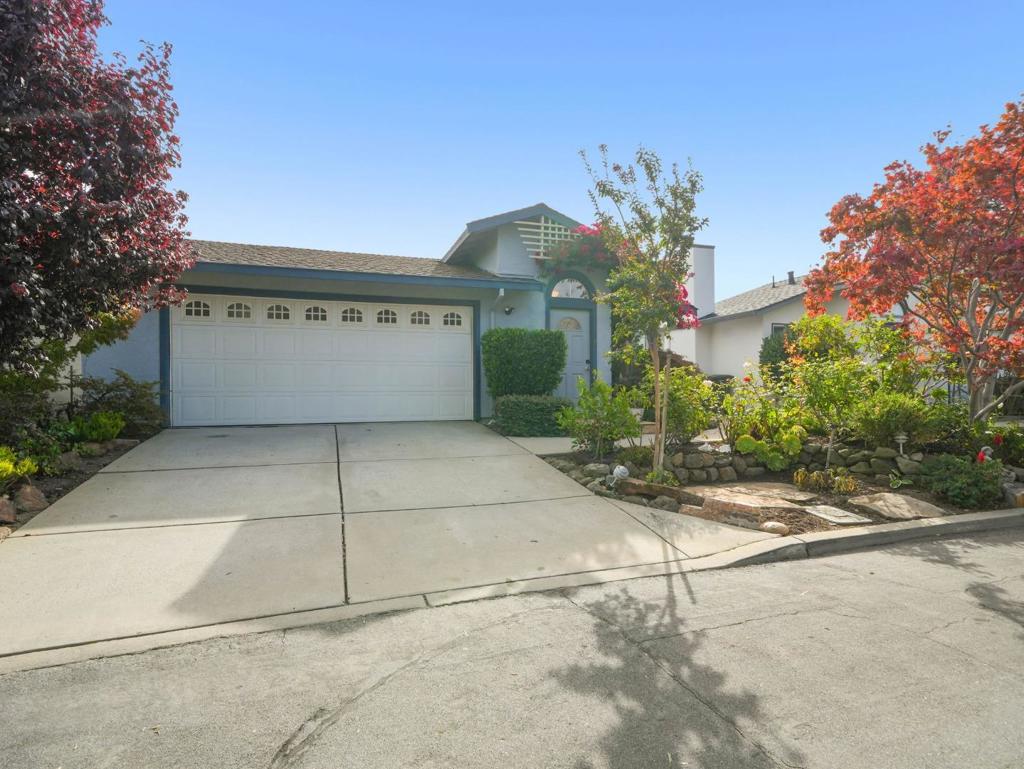 2104 Meadow View Place