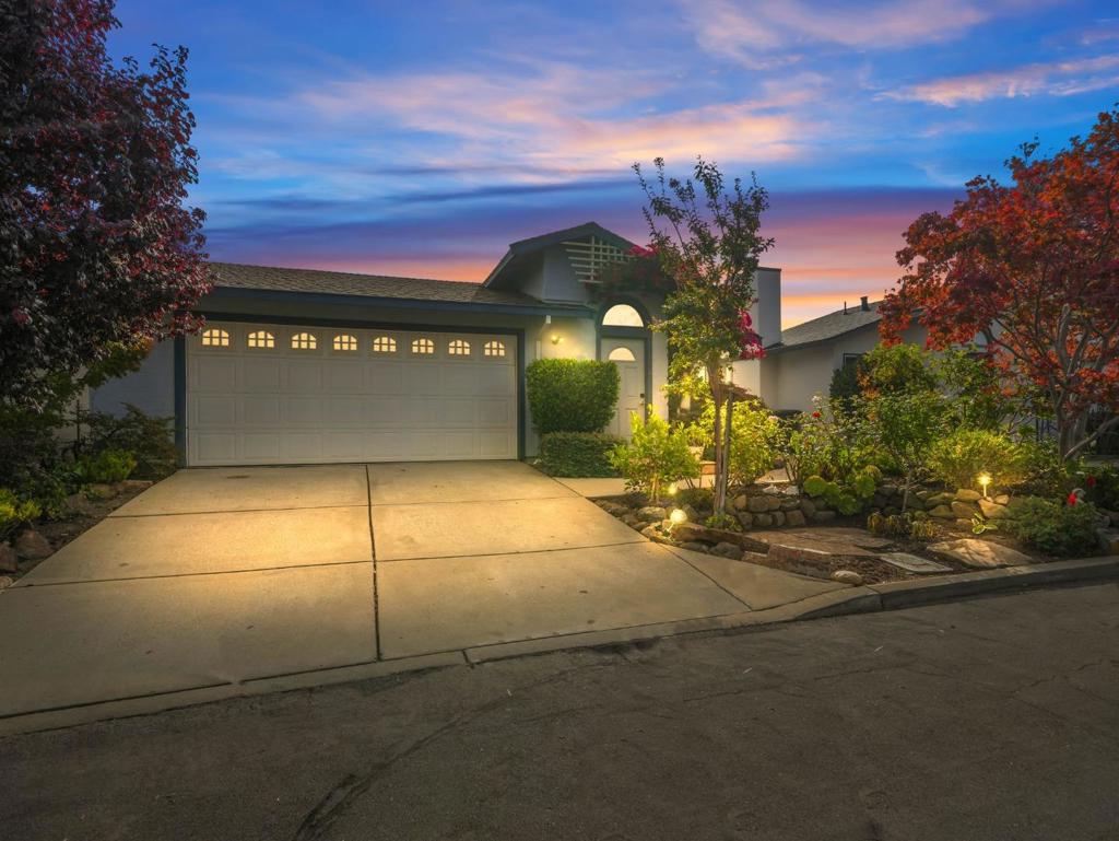 2104 Meadow View Place