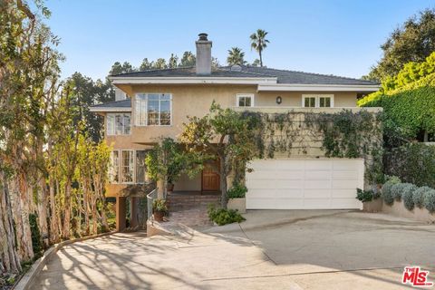Photo of 1114 Schuyler Road, Beverly Hills, CA 90210 (MLS # 26648203)
