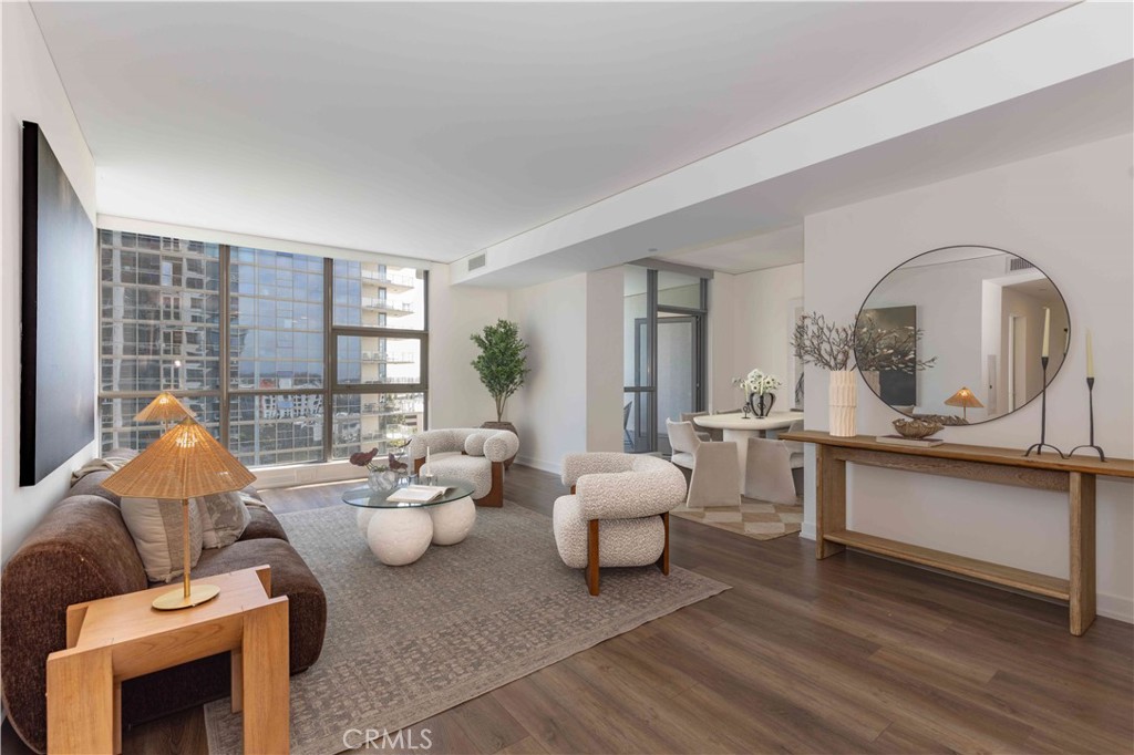 9 MacArthur Place 806