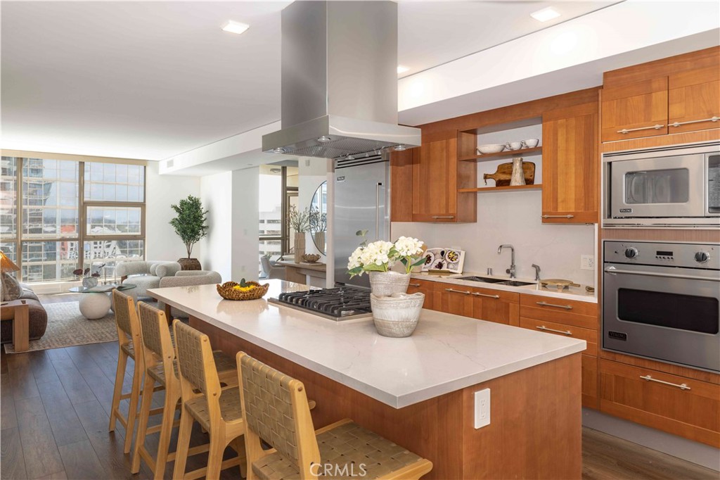 9 MacArthur Place 806