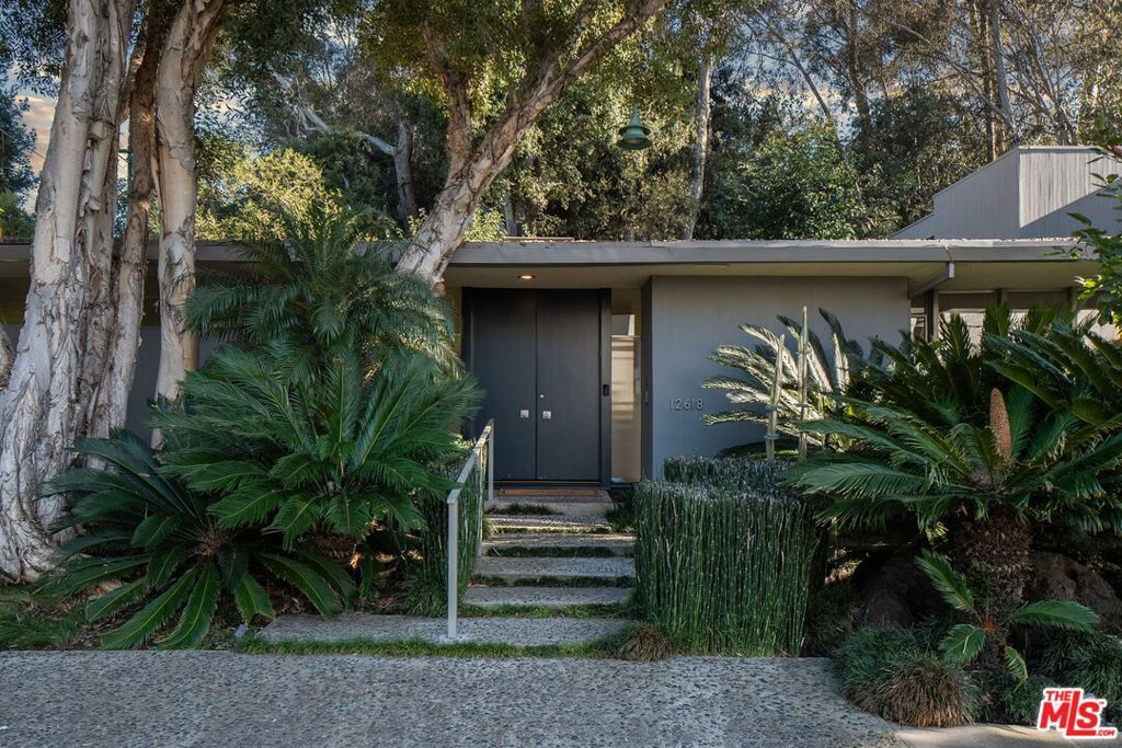 Photo of 12618 Homewood Way, Los Angeles, CA 90049 (MLS # 25588037)