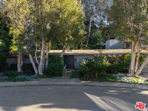 12618 Homewood Way Los Angeles CA 90049