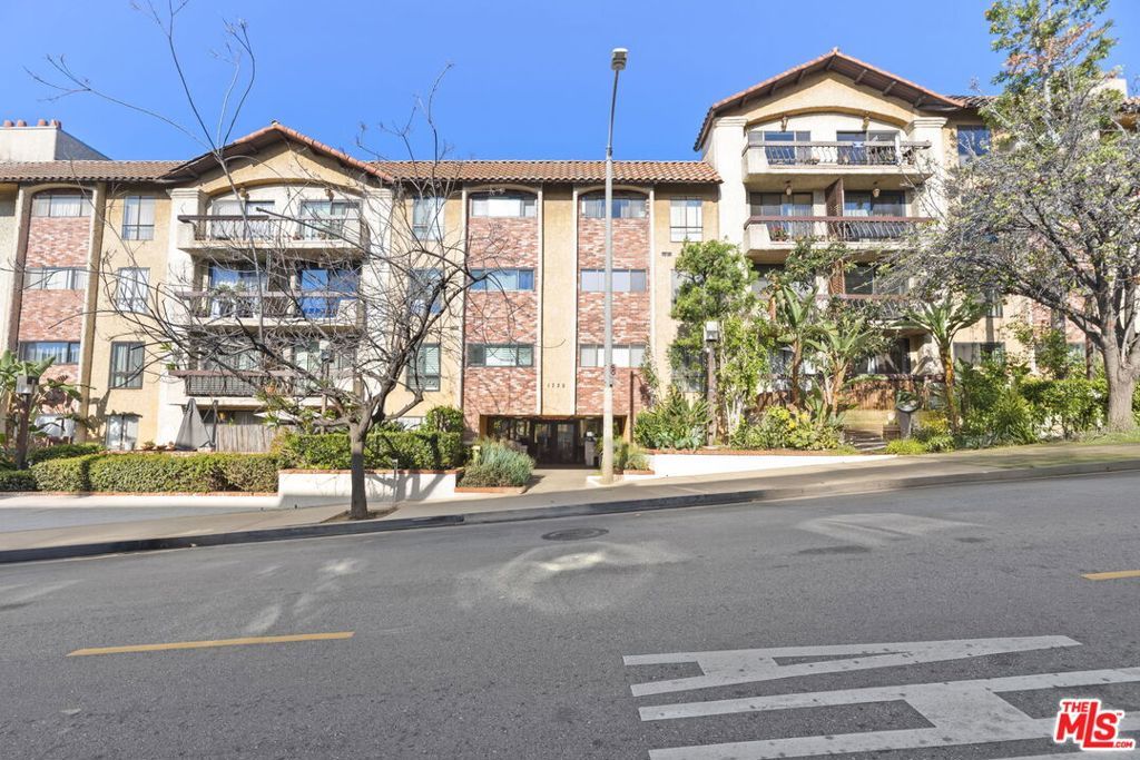 Photo of 1735 N Fuller Avenue #119, Los Angeles, CA 90046 (MLS # 25611829)