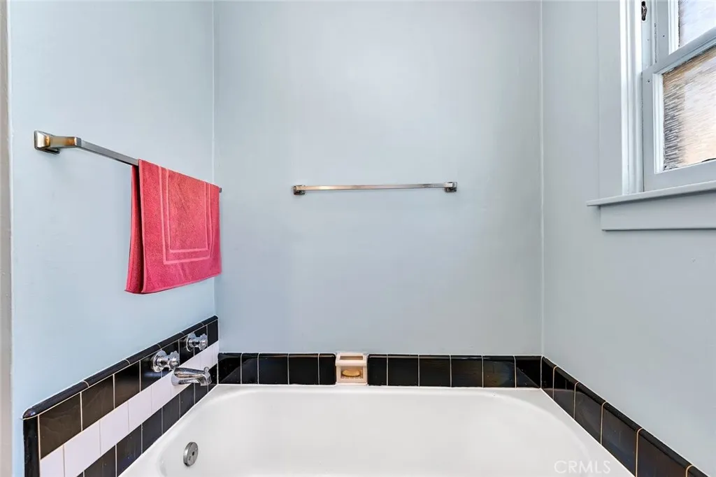 Los Banos, California 93635, United States, 4 Bedrooms Bedrooms, ,2 BathroomsBathrooms,Residential,Active,170521