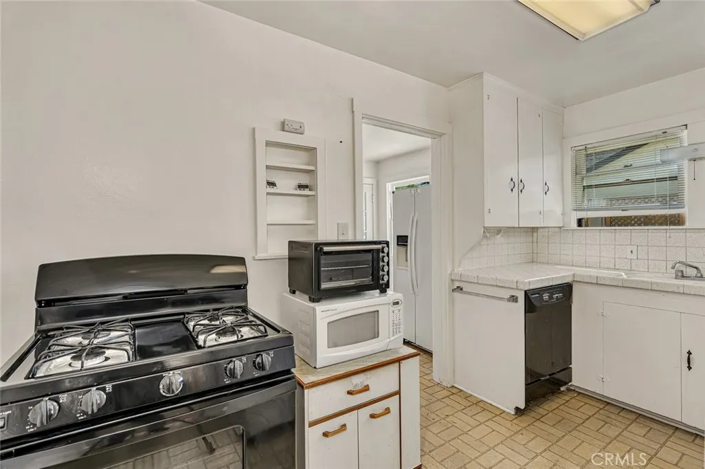 Los Banos, California 93635, United States, 4 Bedrooms Bedrooms, ,2 BathroomsBathrooms,Residential,Active,170521