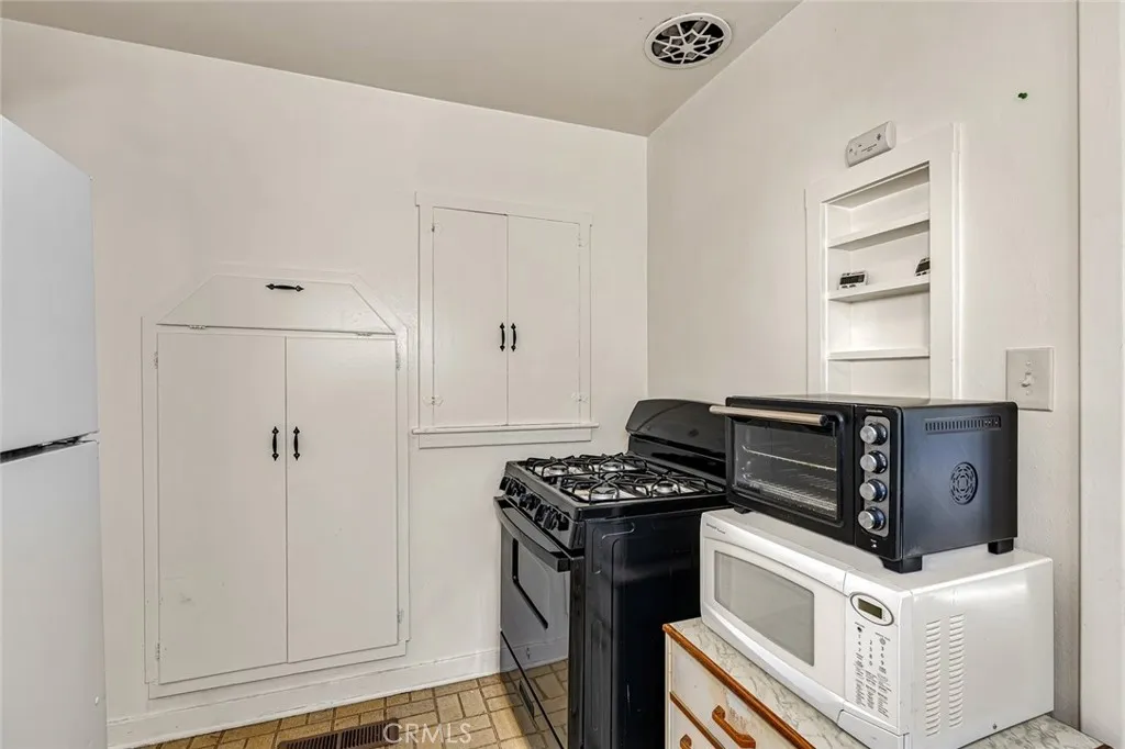 Los Banos, California 93635, United States, 4 Bedrooms Bedrooms, ,2 BathroomsBathrooms,Residential,Active,170521