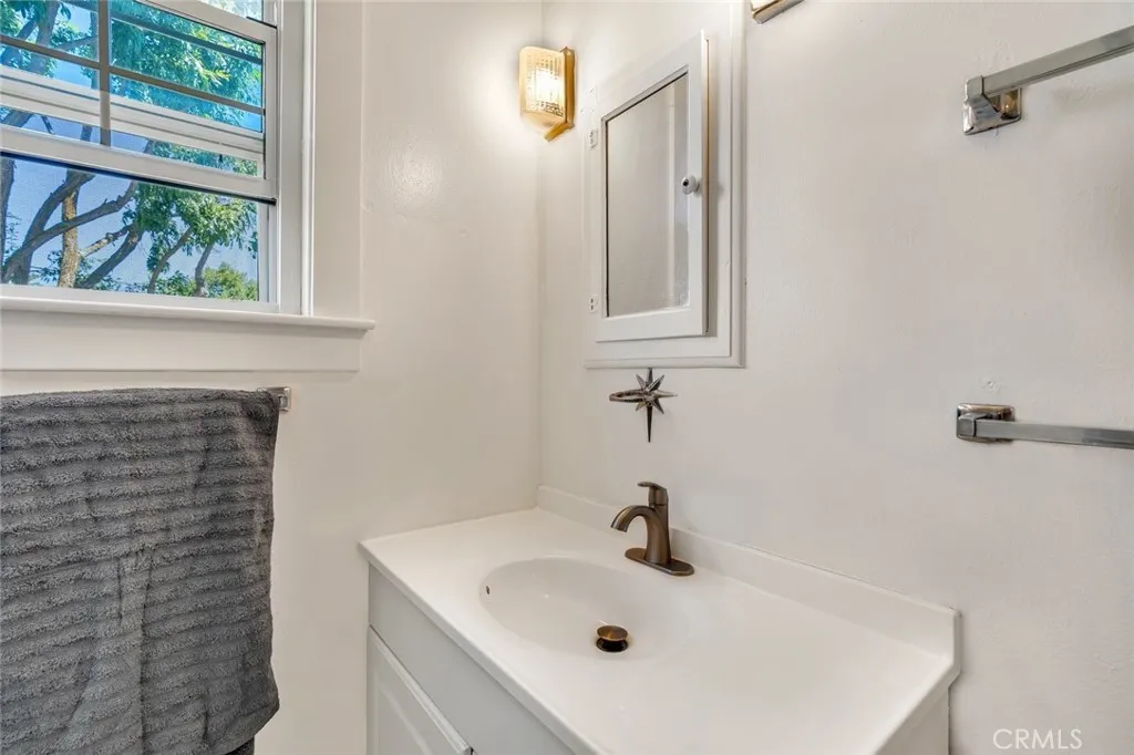 Los Banos, California 93635, United States, 4 Bedrooms Bedrooms, ,2 BathroomsBathrooms,Residential,Active,170521