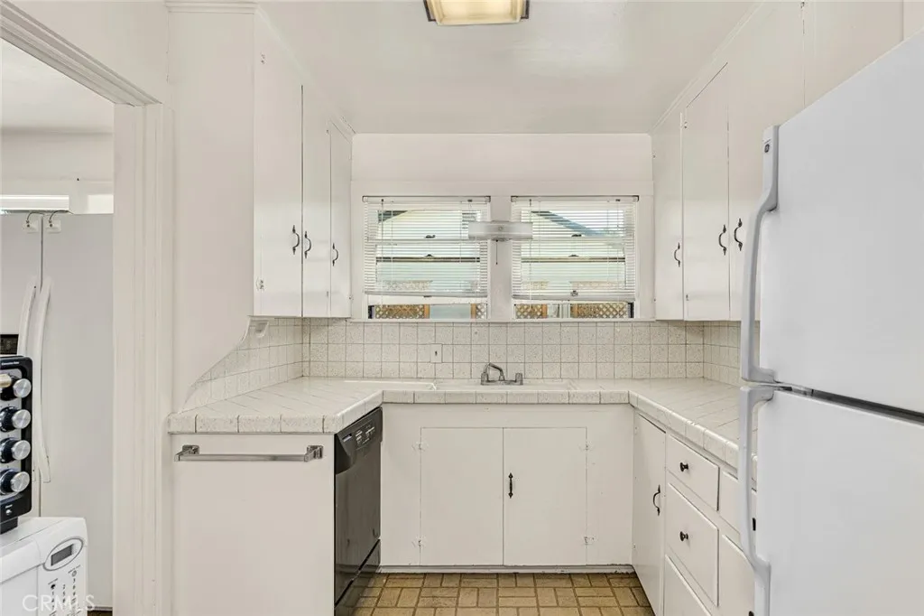 Los Banos, California 93635, United States, 4 Bedrooms Bedrooms, ,2 BathroomsBathrooms,Residential,Active,170521