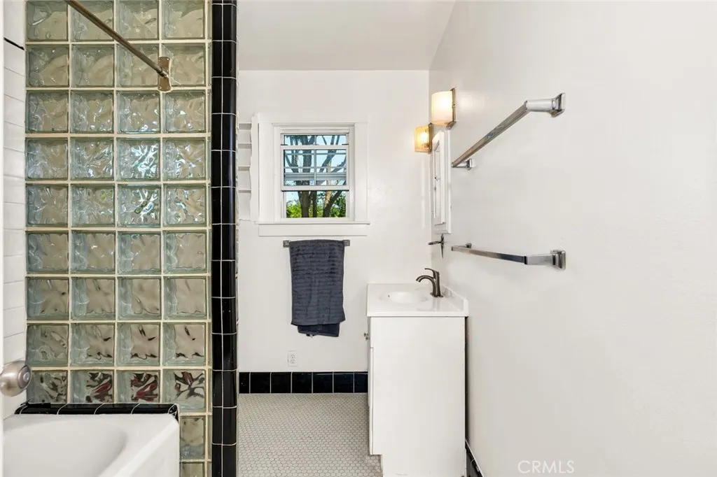 Los Banos, California 93635, United States, 4 Bedrooms Bedrooms, ,2 BathroomsBathrooms,Residential,Active,170521