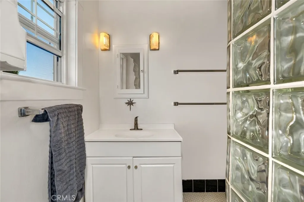 Los Banos, California 93635, United States, 4 Bedrooms Bedrooms, ,2 BathroomsBathrooms,Residential,Active,170521