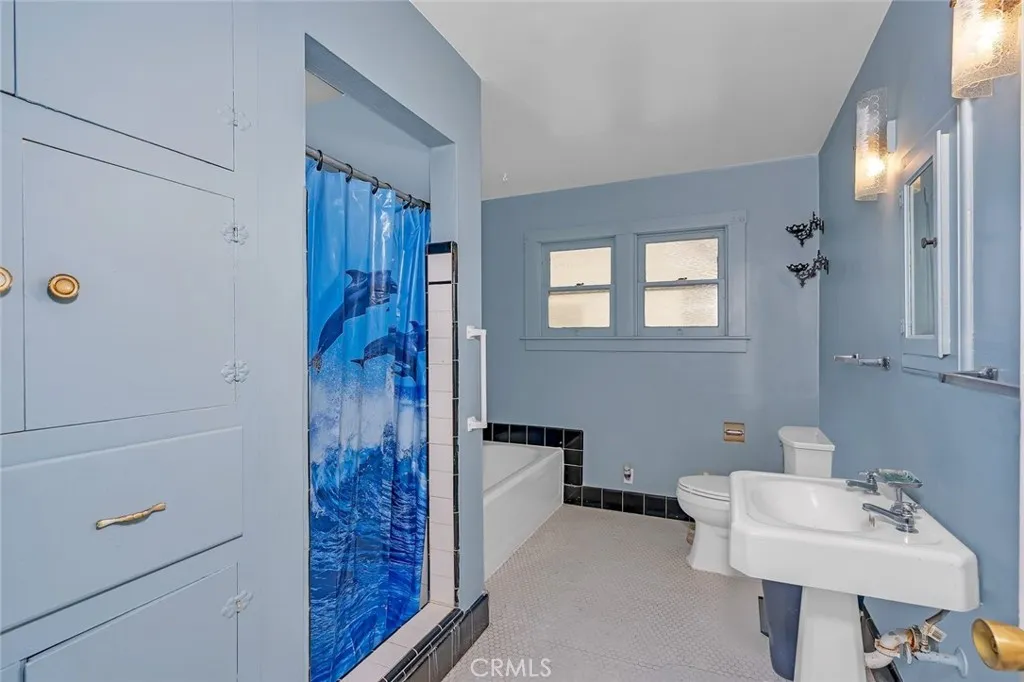 Los Banos, California 93635, United States, 4 Bedrooms Bedrooms, ,2 BathroomsBathrooms,Residential,Active,170521