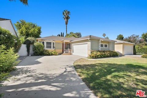 Photo of 17646 Delano Street, Los Angeles, CA 91316 (MLS # 26867621)