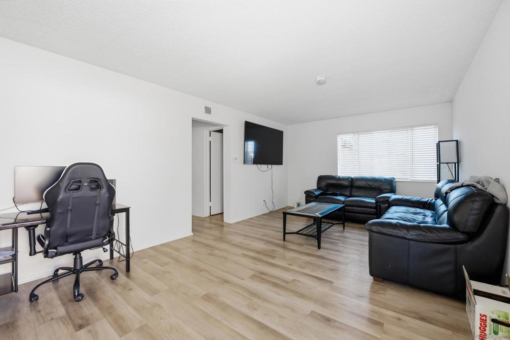 627 629 N Citrus Ave.