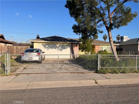 Photo of 334 N Argyle St St, Porterville, CA 93257 (MLS # SR26033835)