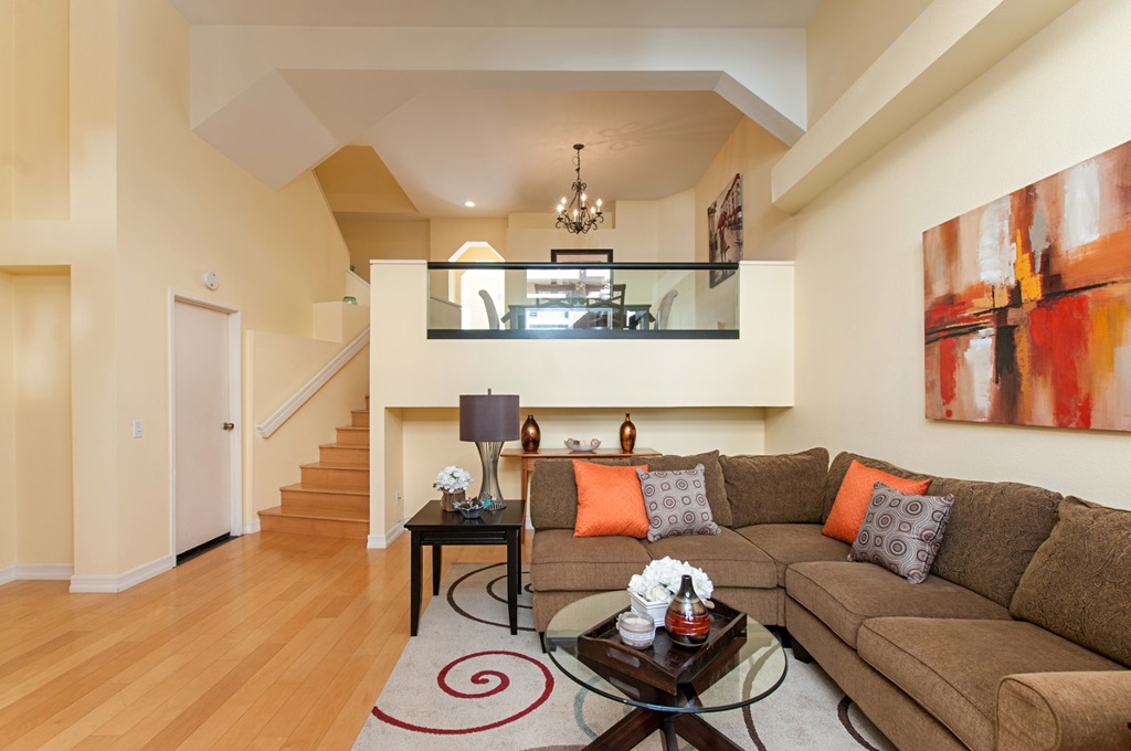 Spectacular townhome located in the highly desirable complex Avanti in University City! This luxurious townhome has it all! The first impression is stunning as you step inside and see all the vaulted ceilings, hardwood floors throughout, open floor plan, and natural skylight. Out front there is a lovely patio for relaxing. Updated kitchen which is light and bright with lots of windows and includes access to the balcony. This gem includes fireplace in living room, A/C, and much more! SEE SUPPLEMENT! Neighborhoods: Renaissance Equipment: Garage Door Opener, Range/Oven Other Fees: 31 Sewer: Sewer Connected Topography: LL