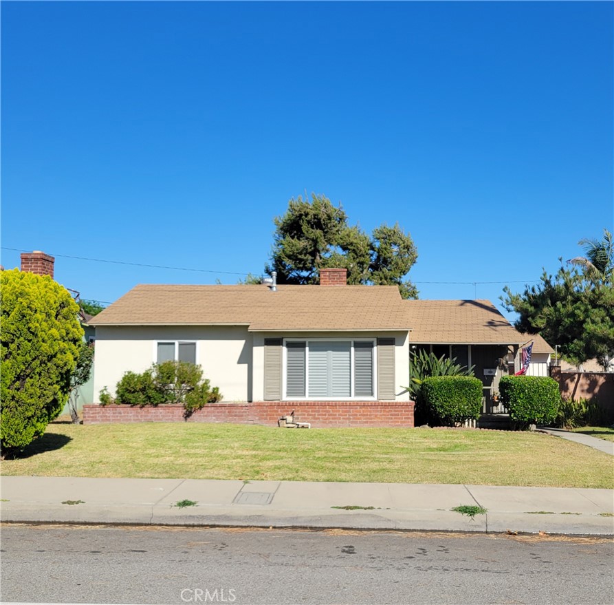 PERFECT STARTER HOME FOR NEW FAMILY OR INVESTMENTOR (COLLEGE STUDENT RENTAL) OR OTHER POSSIBILITIES! PROPERTY IS CENTRALLY LOCATED/BORDERING CLAREMONT, CLOSE TO MONTCLAIR PLACE, GROCERY STORES, SCHOOLS, RESTAURANTS, 10-FWY, CLAREMONT COLLEGES, ETC. THE HOME FEATURES 2 BEDROOMS, 1 BATH, IN-DOOR LAUNDRY ROOM, LAMINATE WOOD FLOORING, PLANTATION SHUTTERS AND FIRE PLACE IN LIVING ROOM, FORMAL DINING ROOM, CEILING FANS, BONUS ROOM, DOUBLE PANE WINDOWS, CENTRAL AIR & HEAT, UPDATED ELECTRICAL PANEL, PRIVATE SIDE AND BACK YARDS WITH BLOCKWALL FENCING, 2-CAR GARAGE WITH PLENTY OF DRIVEWAY PARKING, ALLEY ACCESS AND MORE!