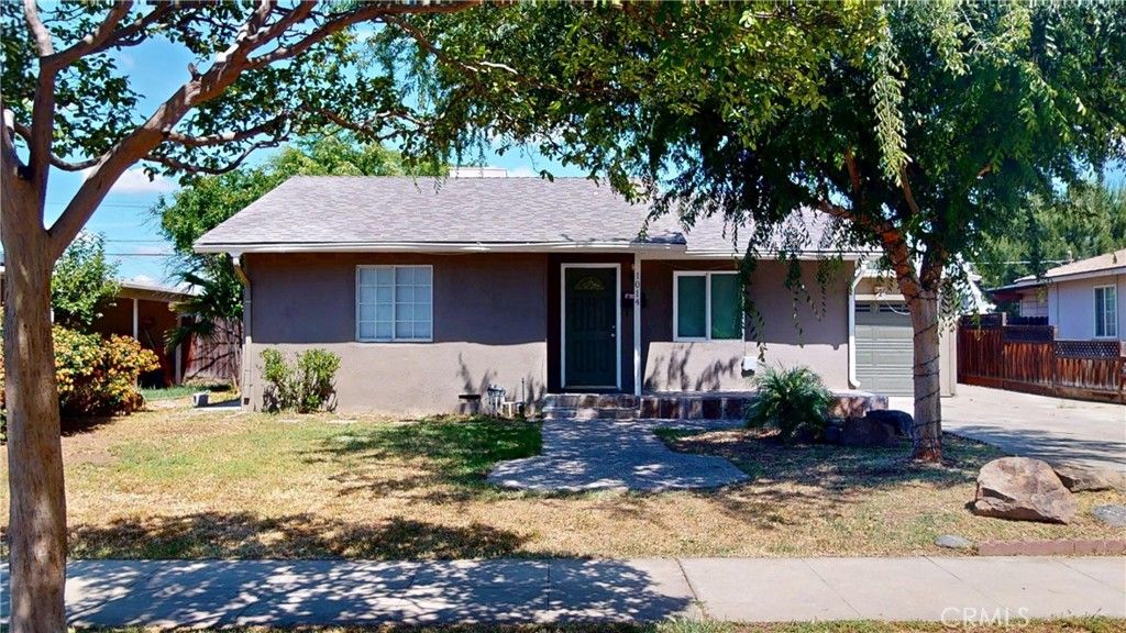 Photo of 1014 W Andrews Ave, Fresno, CA 93705 (MLS # MD26082261)