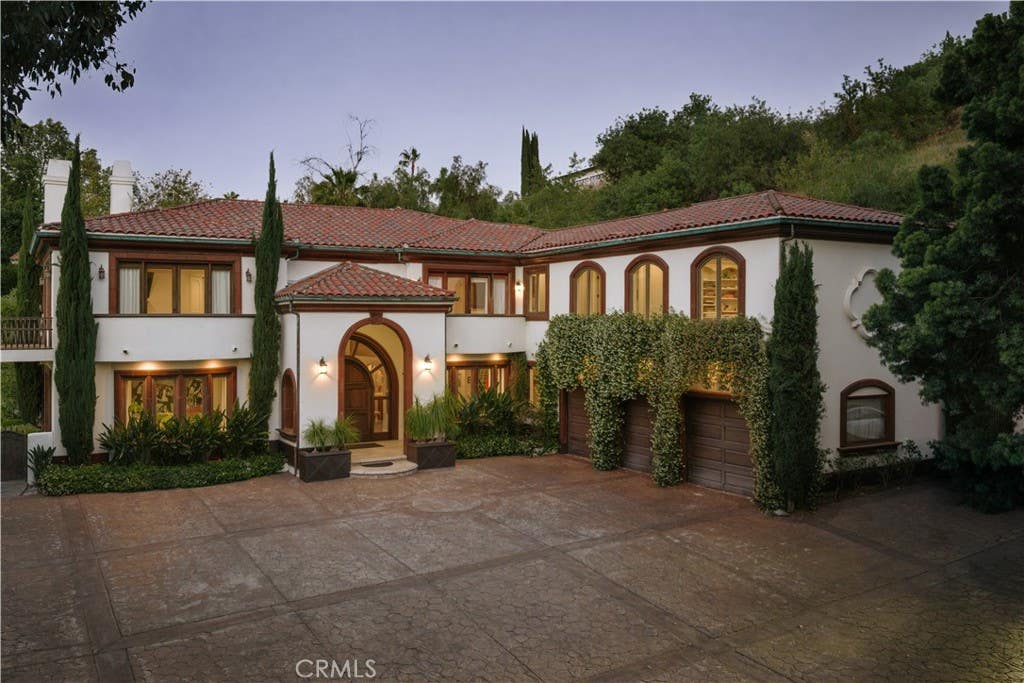 Photo of 17984 Boris Drive, Encino, CA 91316 (MLS # SR26095185)