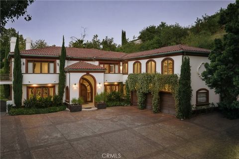 Photo of 17984 Boris Drive, Encino, CA 91316 (MLS # SR26095185)