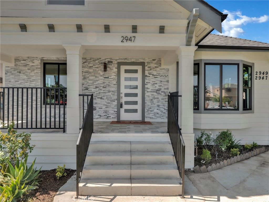 Photo of 2947 Dalton Ave, Los Angeles, CA 90018 (MLS # SR25227433)