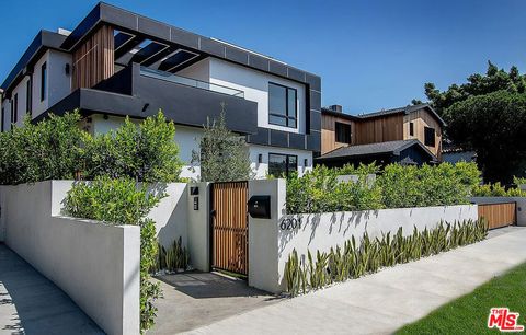 Photo of 6201 Lindenhurst Avenue, Los Angeles, CA 90048 (MLS # 25630305)