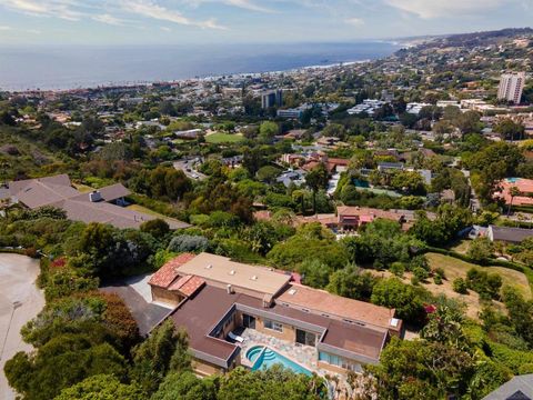 Photo of 2580 Via Barletta, La Jolla, CA 92037 (MLS # 260013158SD)