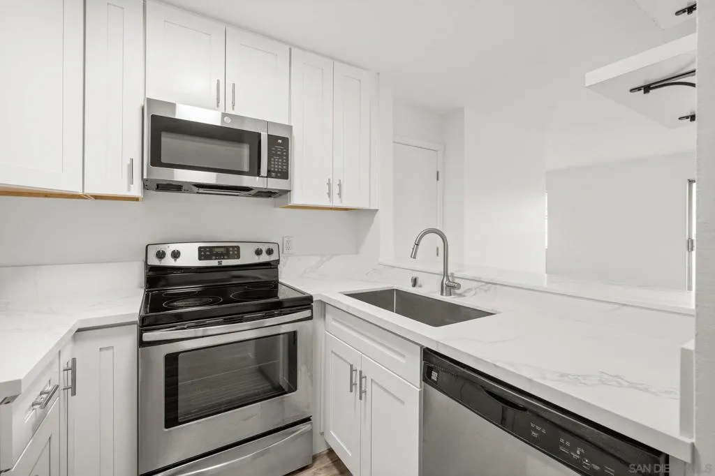 San Diego, California 92117, United States, ,1 BathroomBathrooms,Residential,Active,214047