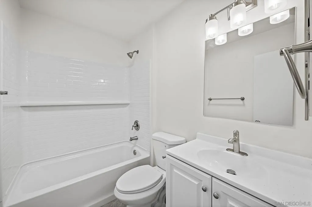 San Diego, California 92117, United States, ,1 BathroomBathrooms,Residential,Active,214047