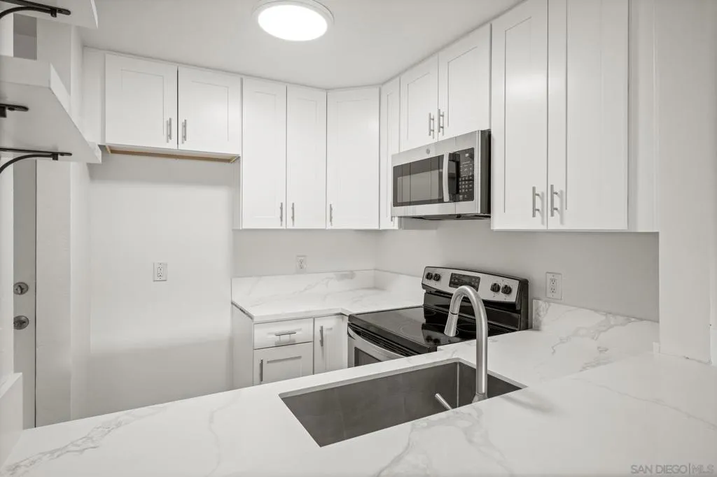 San Diego, California 92117, United States, ,1 BathroomBathrooms,Residential,Active,214047