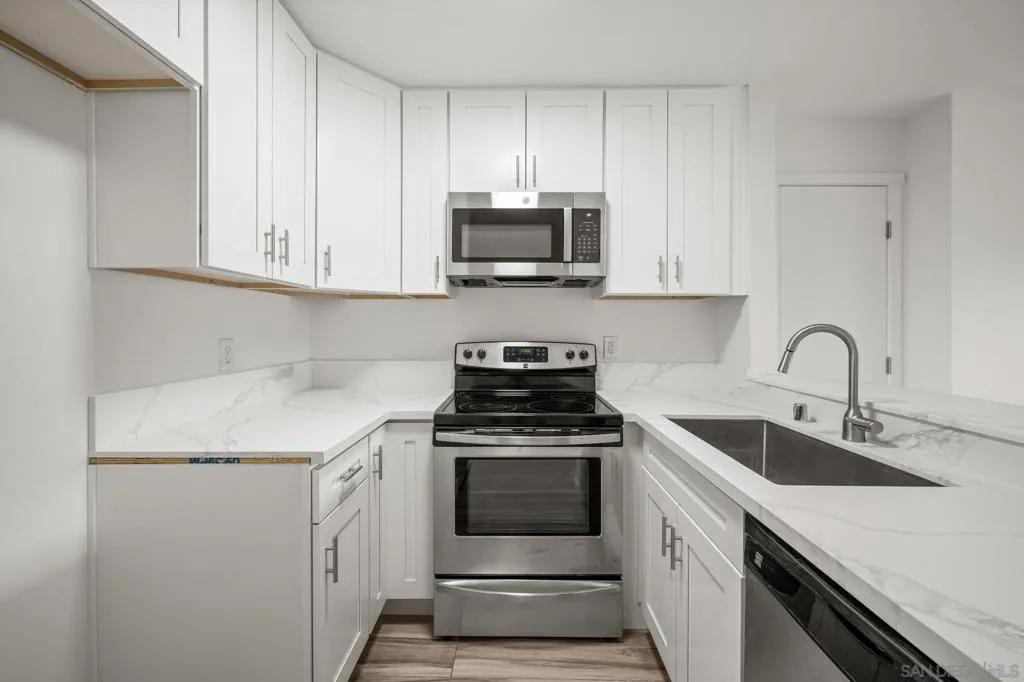 San Diego, California 92117, United States, ,1 BathroomBathrooms,Residential,Active,214047