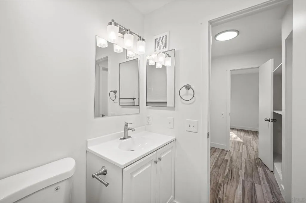 San Diego, California 92117, United States, ,1 BathroomBathrooms,Residential,Active,214047