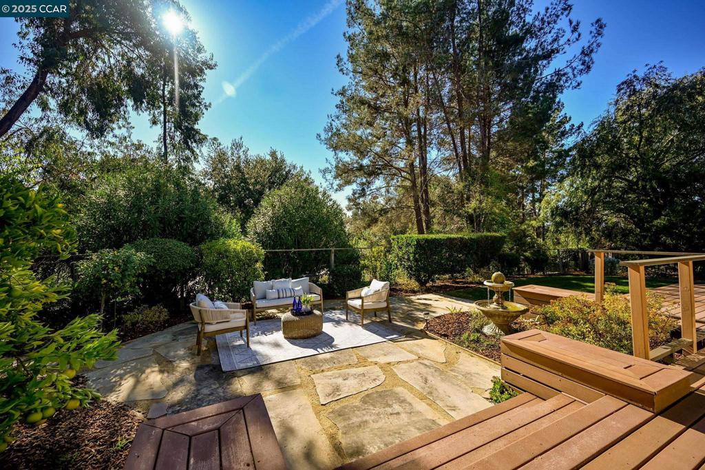 COUNTRY VIEW - Residential