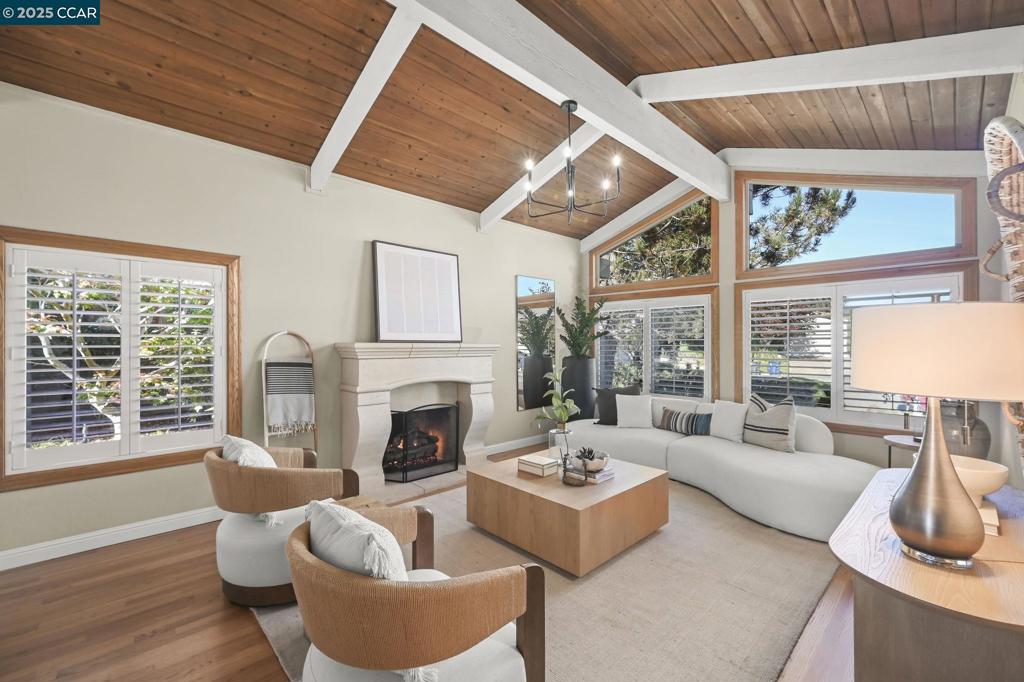 COUNTRY VIEW - Residential