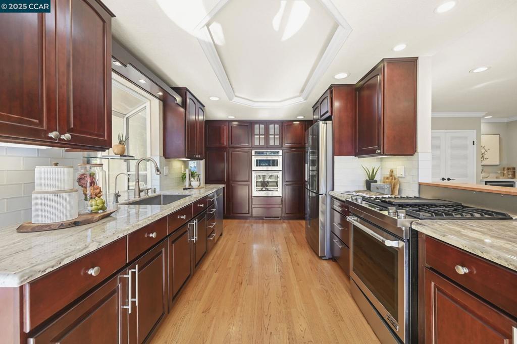 COUNTRY VIEW - Residential