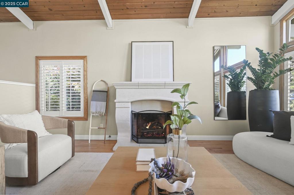 COUNTRY VIEW - Residential