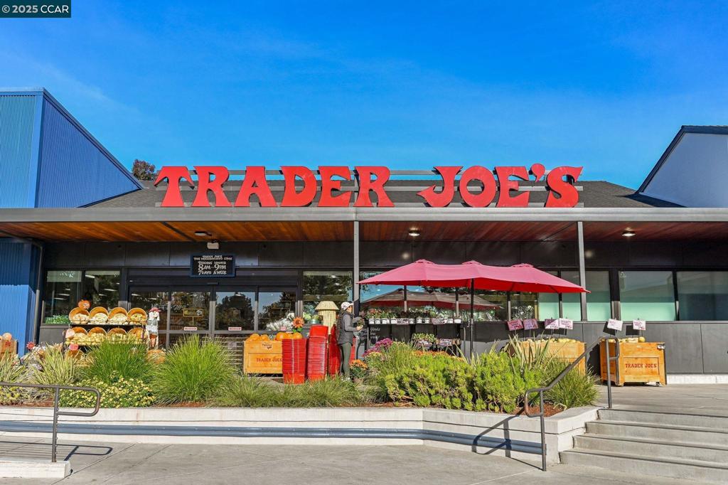 COUNTRY VIEW - Residential