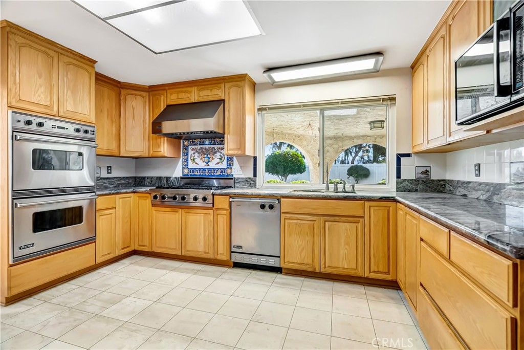 Photo of 576 Corte Aguacate, Camarillo, CA 93010 (MLS # SR26009843)