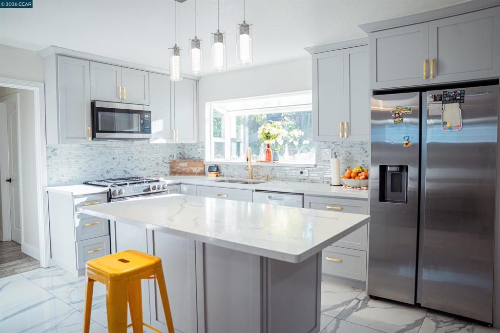 Photo of 348 Valle Vista Ave Ave, Vallejo, CA 94590 (MLS # 41128328)