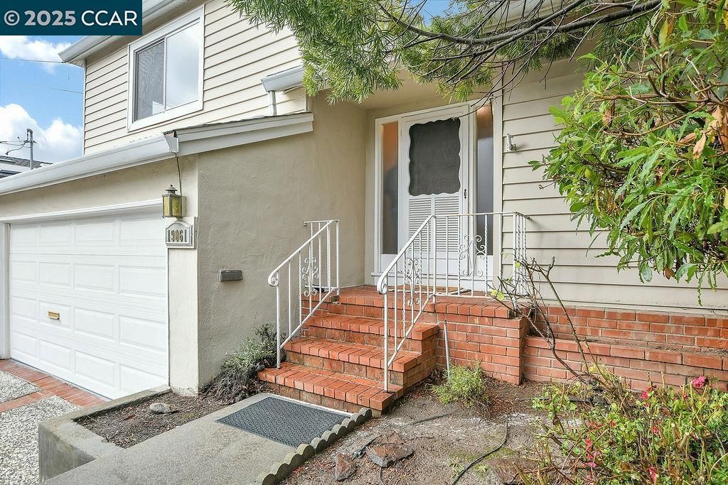 Photo of 19061 Gliddon Street St, Castro Valley, CA 94546 (MLS # 41117917)